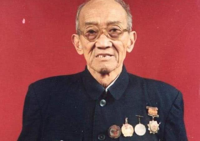 开除党籍▲志愿军被俘的最高将领,回国后被开除党籍军籍,他的结局如何