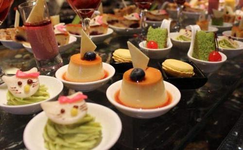 「自助餐」自助餐有4种“隐形贵菜”，放在角落很少有人拿，老板蹲一旁偷笑