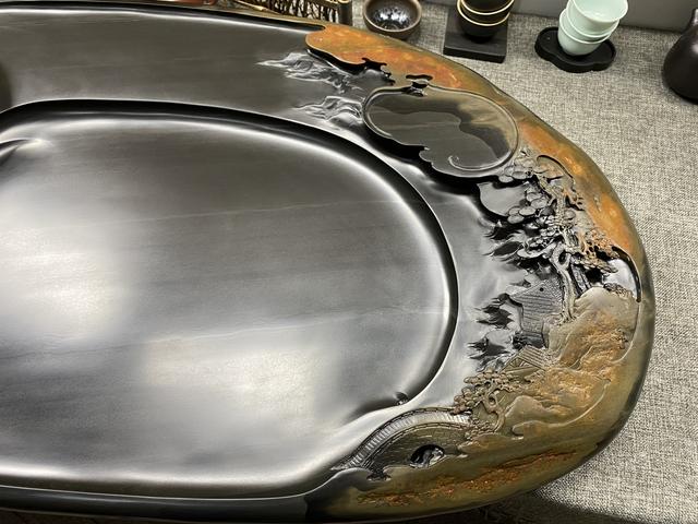 雕刻|在一块石头上画上“村落图”，并把它雕刻成茶盘，完工后像艺术品