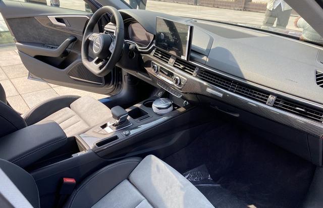 [马力]奥迪又一“黑马”，气场胜过3系，2.0t爆252马力，内饰成最大亮点