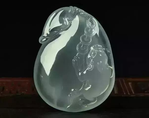 文玩▲翡翠上出现这种现象,一定是天然翡翠,不用怀疑!