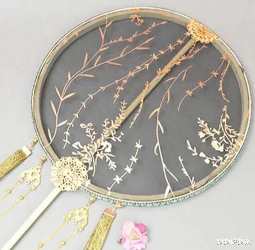 @心理测试:四个古风扇子哪个更让你心动?测你古代另一半是什么地位