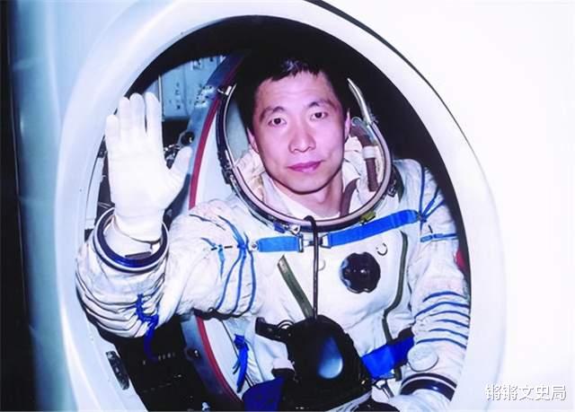 杨利伟|神舟五号飞升时，杨利伟随身携带一把枪，不是为了在太空防身