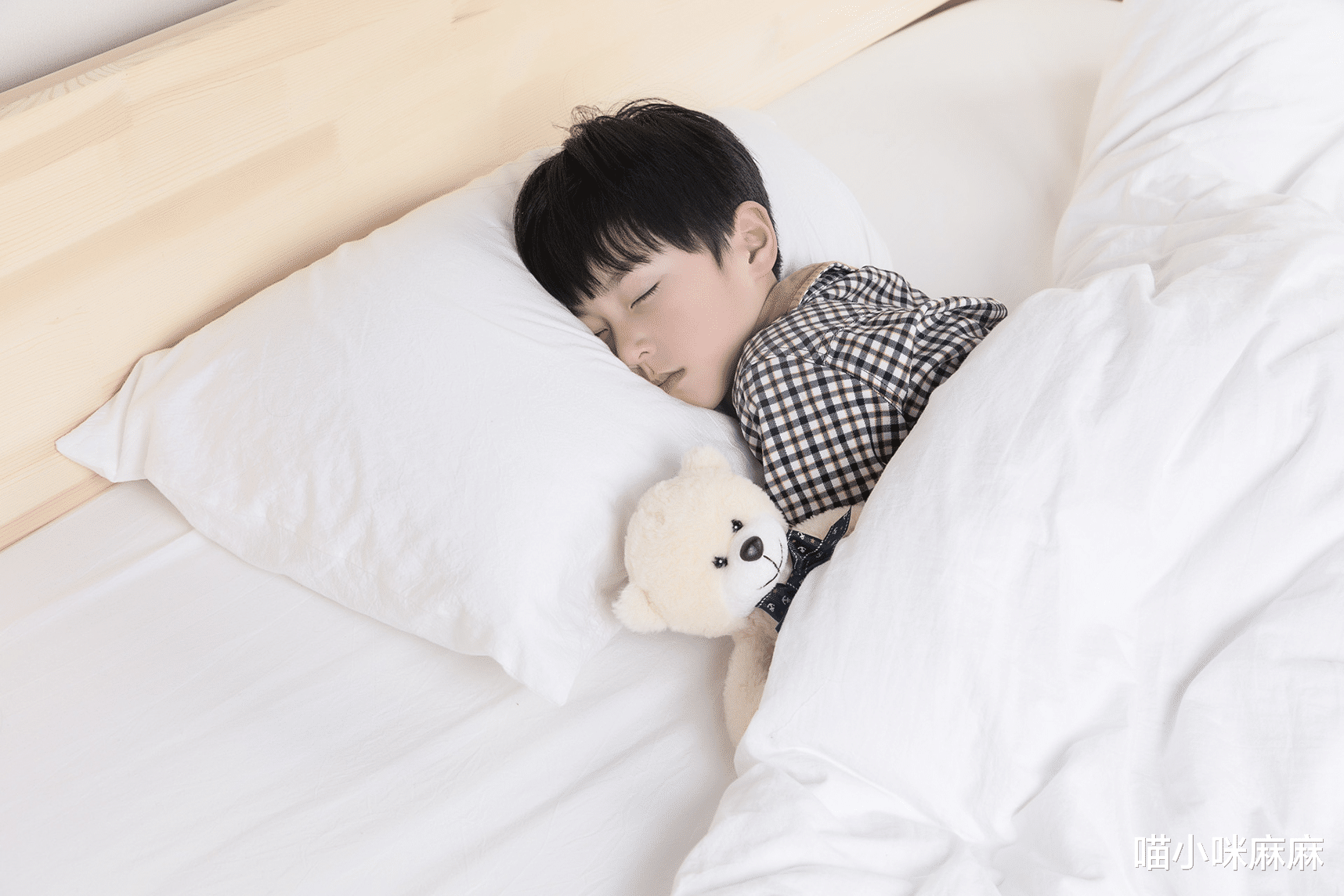 姚明|“巨人”姚明女儿才10岁，身高却让众人羡慕：一辈子也赶不上她