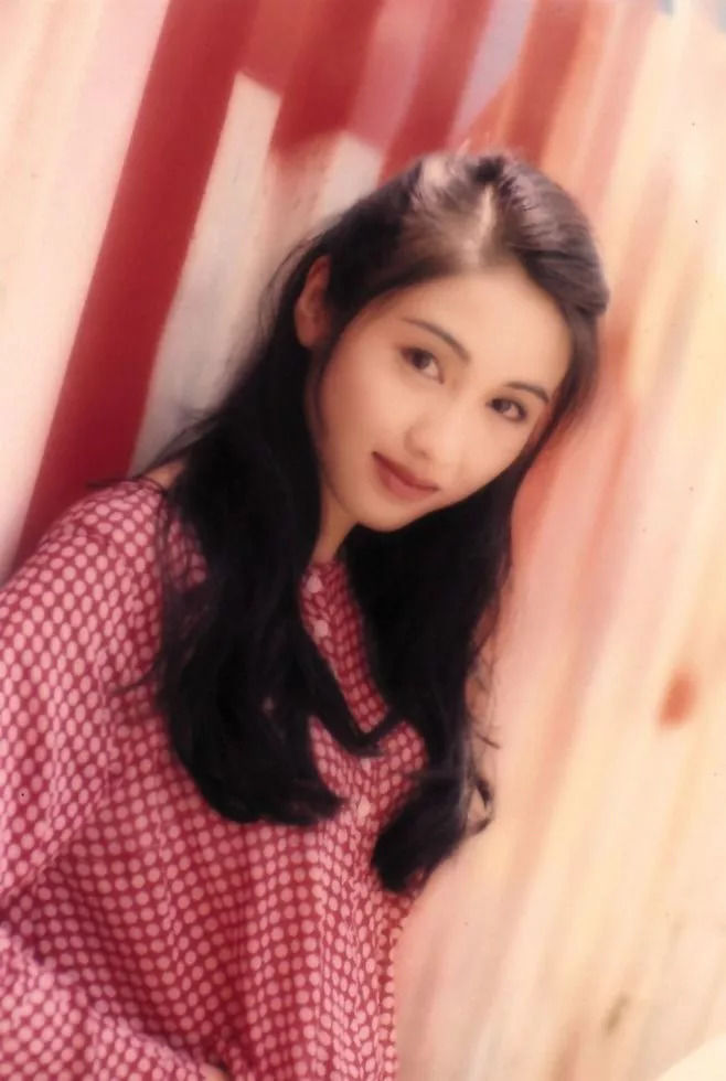 #袁咏仪#51岁邱淑贞和48岁袁咏仪同框美如画：这才是香港女星颜值巅峰！