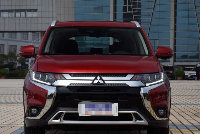 [三菱欧蓝德]开完三菱欧蓝德，再花20万开大众探岳，车主：差距显而易见