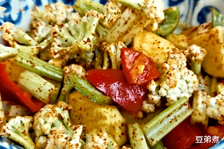 「鸡翅」夏天,牛羊肉靠边站,多给孩子吃它,补钙补铁,常吃增强体力