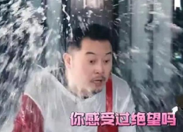 『Angelababy』?杨颖终于舍得让出C位，看清“中间人”身份，看来是有心没胆