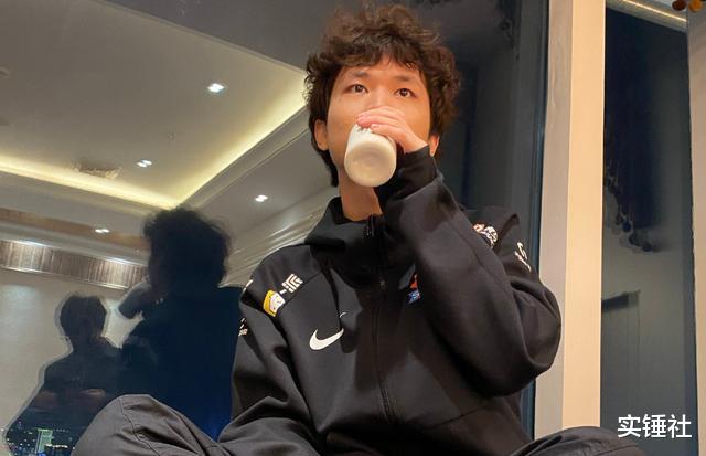 dwg战队|?DWG夺冠后SN焕烽被喷上热搜，中单崩溃泪洒现场！LPL解说绝望了