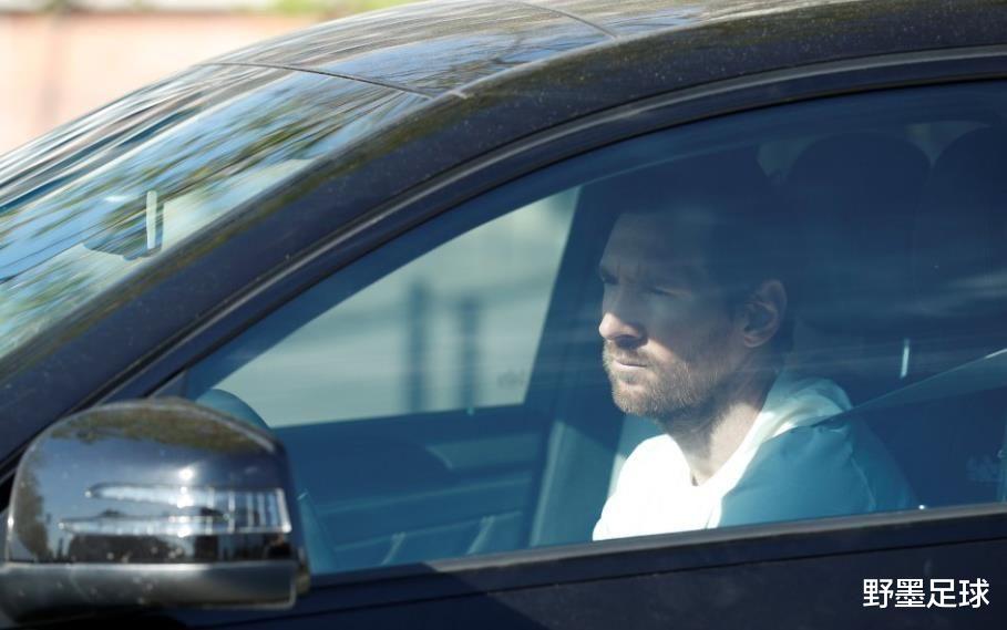 [巴塞罗那]巴萨重新集结！梅西领衔10大巨星正式归队，拉基蒂奇车内全副武装