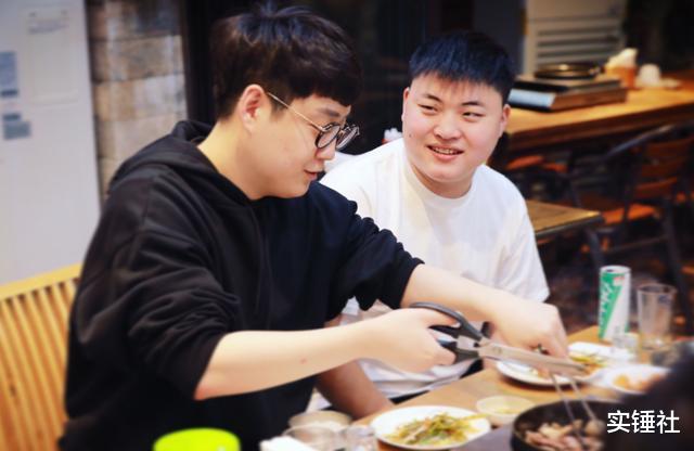 「Uzi」RNG官宣Uzi离队1小时后，各大解说主播先后爆料乌兹退役！神走了