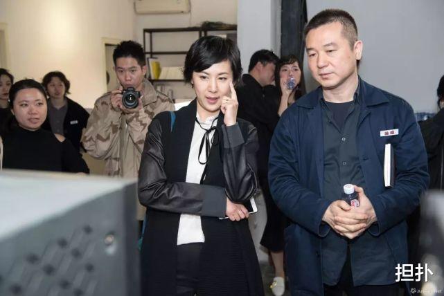 主持人|两个娶了美女主持的上海富豪,今一个身家60亿,另一个身家6百亿