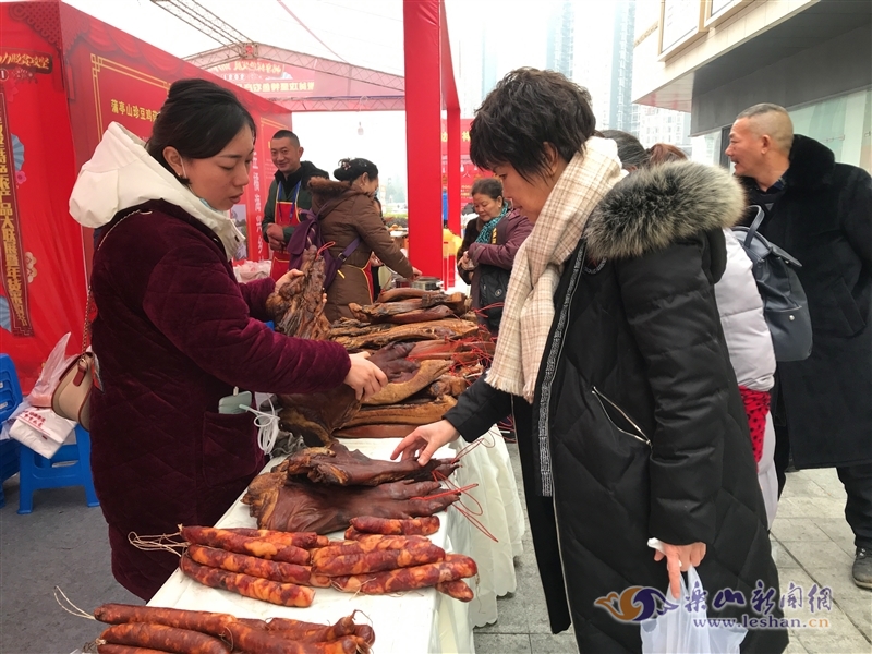 乐山新闻网 买买买！各式年货已“上线”