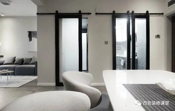 儿童房|90㎡两室变三室，极简黑白灰三口之家