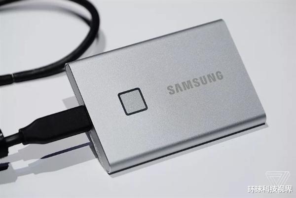 读写速度1000+MB/s，三星发布全新T7 Touch移动SSD，支持指纹识别