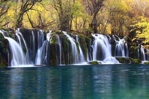 九寨沟▲梦幻般的神奇世界，景色美的让人窒息，惊叹大自然造景的神奇。