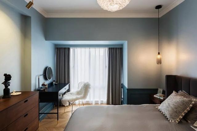 『』内飘窗占卧室面积,业主请师傅一锤砸掉,楼下邻居吓到要搬家!