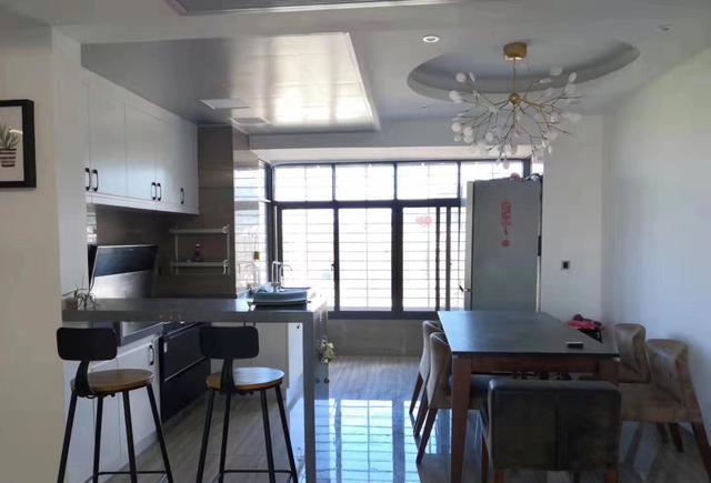 |新房装修三个月终于搞定，电视背景墙奢华大气人人夸，采光超棒