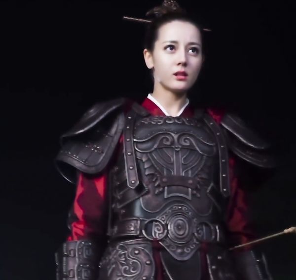 阿兰若的剑会发光,谁注意热巴射箭时手里拿的啥?太有才了