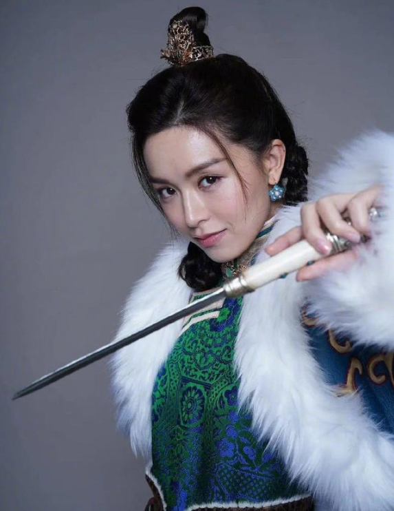 李嘉欣|王晶《倚天》新剧照，宋青书比张无忌年轻？看到赵敏：有那味儿了