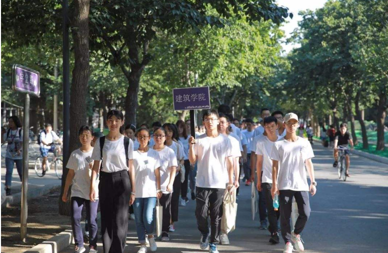 【宿舍】大学宿舍选“4人间”还是“6人间”？学姐：选错了小心后悔4年