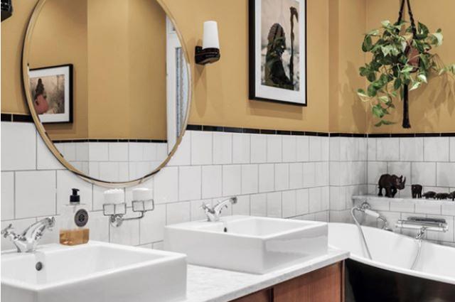 ■卫生间别再贴满墙砖了,一半瓷砖一半防水漆,年轻人都这样装 !