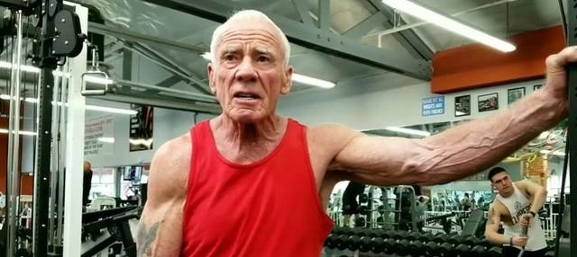 健身|态度决定一切！81岁老汉坚持健身60年，一身肌肉堪比史泰龙