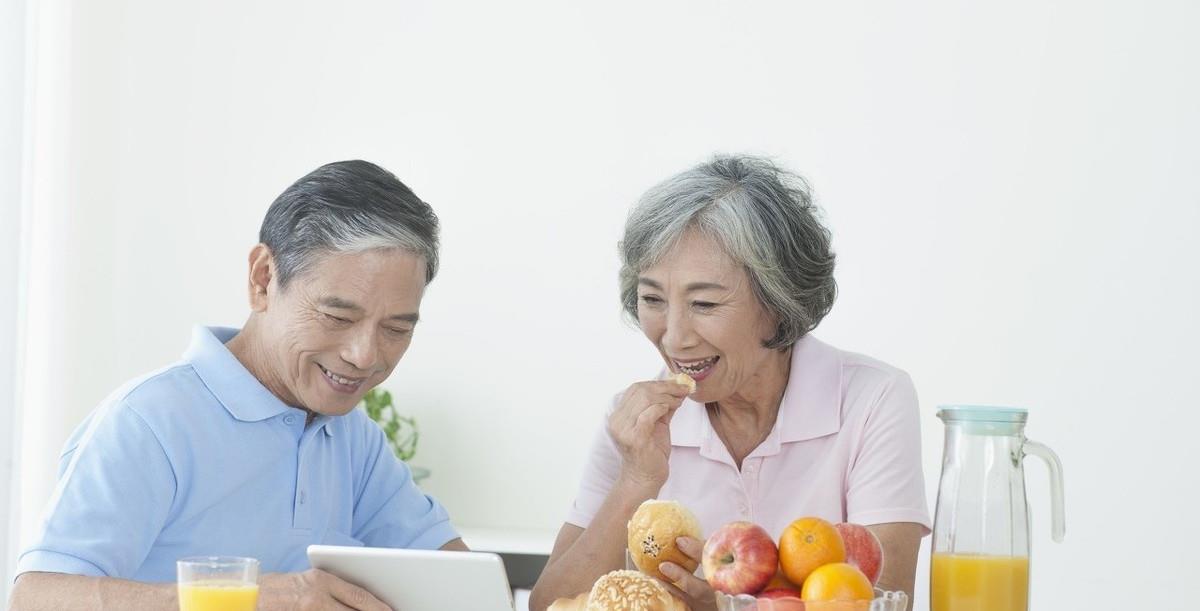 「胆固醇」钟南山分享早餐，鸡蛋被点名，而很多老人担心胆固醇高，不敢吃