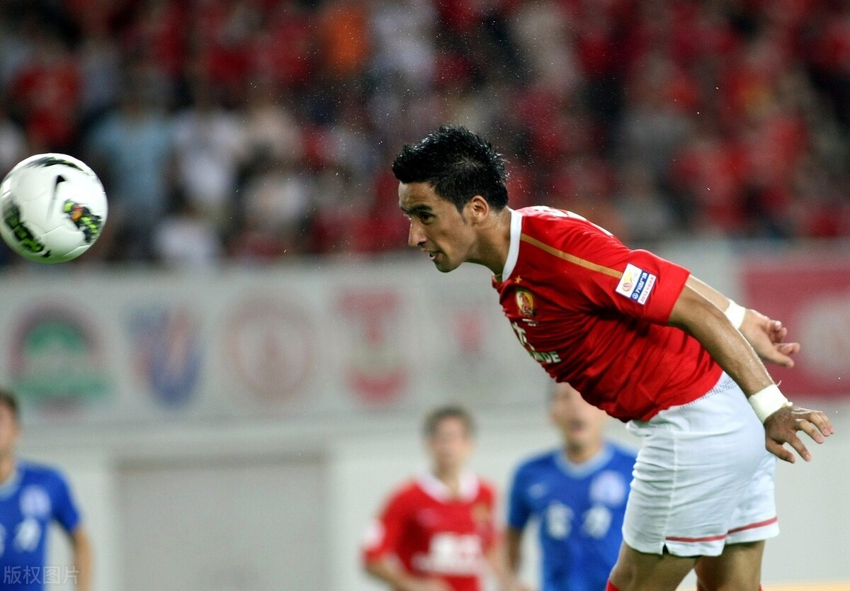 广州恒大|中国足坛罕见一幕！保级队8外援致敬冠军恒大，上港球迷不服