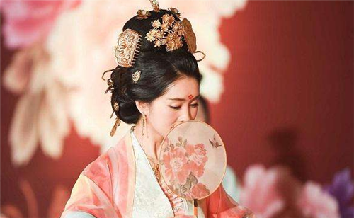 |李白被嘲讽后，写了一首骂人诗，全文没一个脏字，你都以为是在夸你