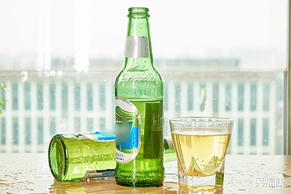 痛风|医生揪出了痛风的“根源”，海鲜啤酒靠边站，有4物别嘴馋