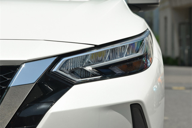 『日产轩逸』20年开不坏的家用王！国六机+CVT油耗4.9L，30天狂甩41470辆