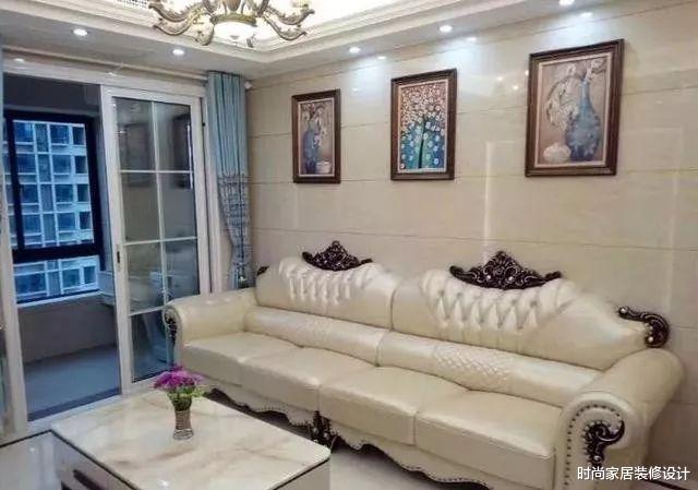 ▲客厅墙面这样装，非常漂亮，一看就很有档次！