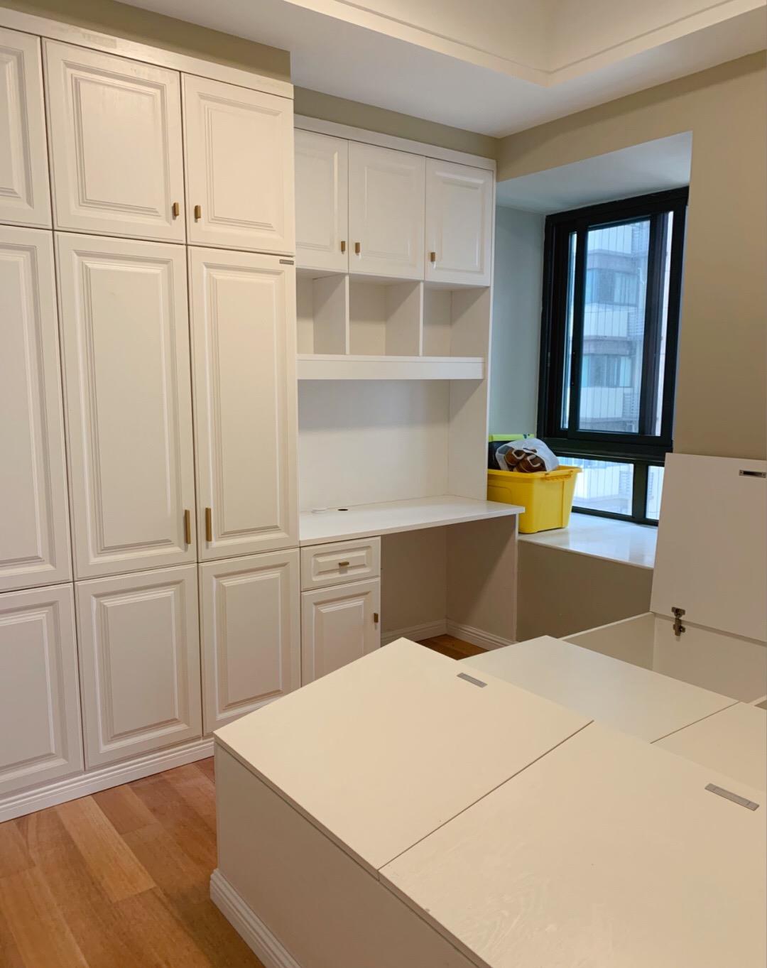 【】她家辛苦一年才完工，效果还不错，二次改造电视墙后实用又大气！