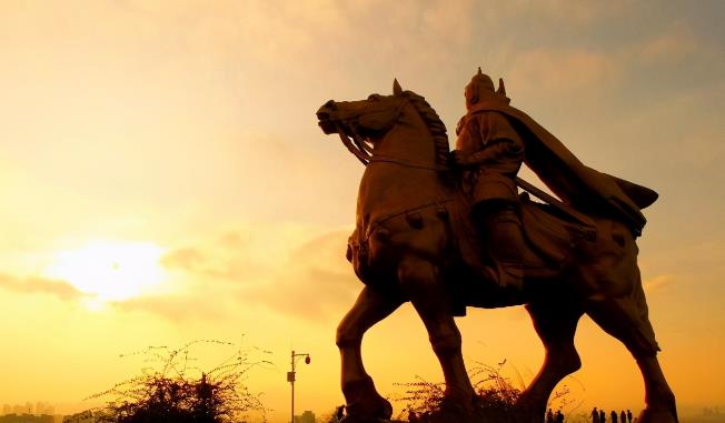 康熙王朝|此剧讲述民族英雄，审核三年被删六集，主题曲让《康熙王朝》抢走