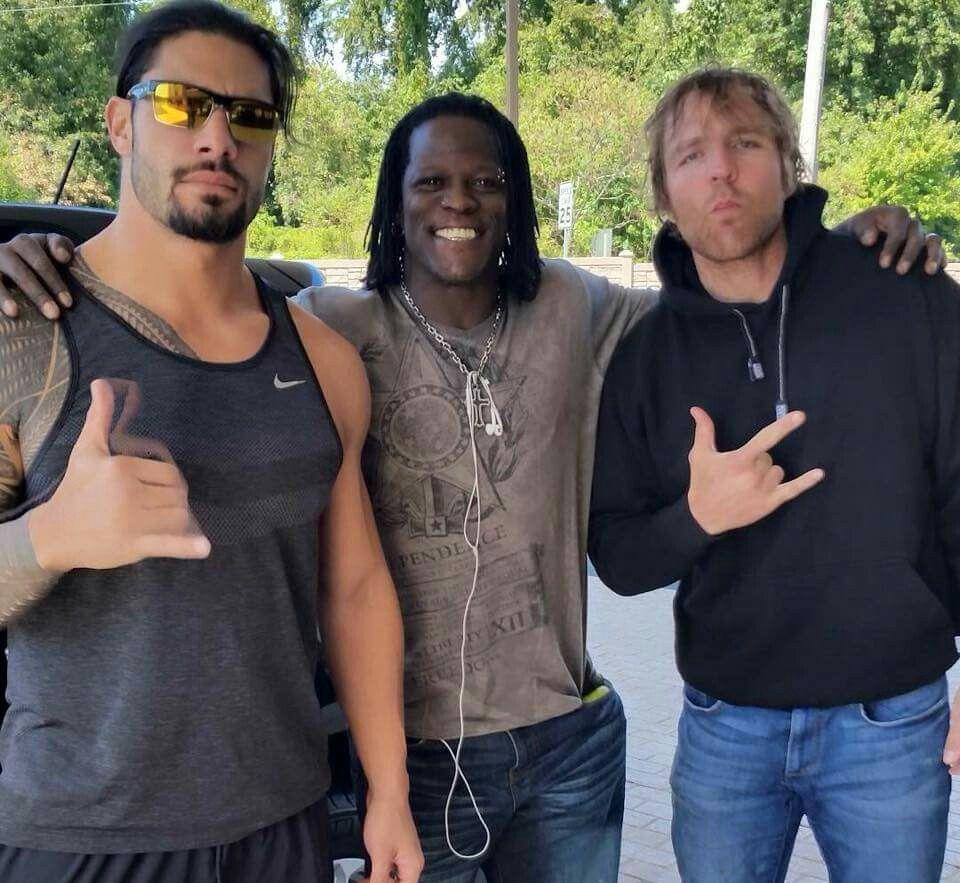 『罗曼·雷恩斯』WWE二柱子单曲MV观看量过百万:罗曼·雷恩斯是我音乐执行制片人