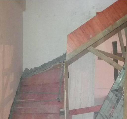 |农村老家翻盖房子,现浇的楼梯,省钱又实用,大家觉得怎么样?