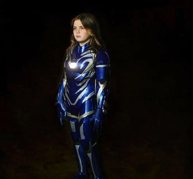 钢铁侠|钢铁侠的女儿长大了，还穿上了父亲给母亲的盔甲