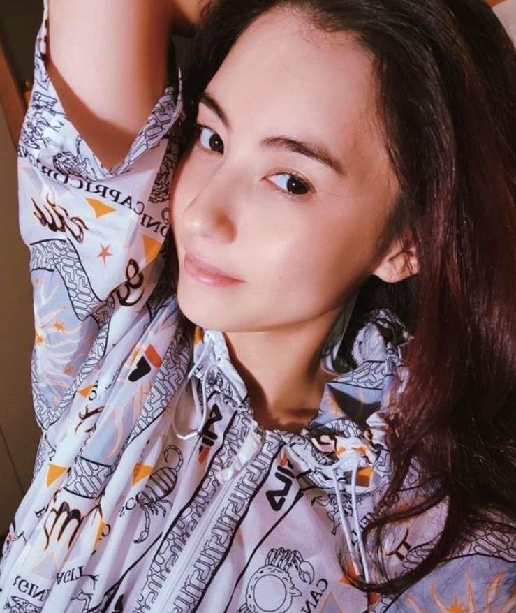 张柏芝|张柏芝身材到底有多好？当看清她发福的模样，谢霆锋可能都会后悔