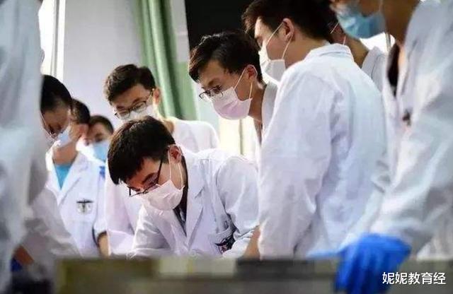 三级甲等医院|为什么虽然医疗人才紧缺，但很多三甲医院却还只招博士生？很现实