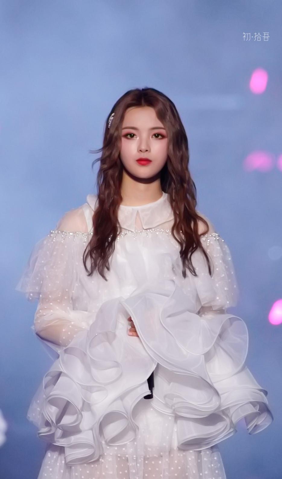 [杨超越]杨超越登顶华语女歌手榜，邓紫棋掉出前十，人气终究比实力更重要