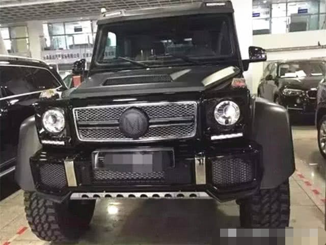 奔驰▲980万奔驰成“镇店之宝”，商家哭诉：送迈巴赫都没人要