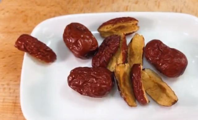 [山药]春季黑芝麻新吃法，打入一个鸡蛋，往锅里一放，松软可口孩子首选