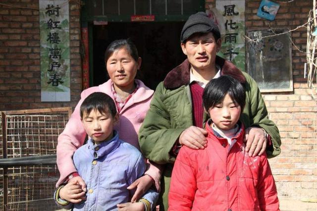 朱之文|大衣哥儿子结婚，儿媳叫爸朱之文开心大笑，新娘颜值高是大美女