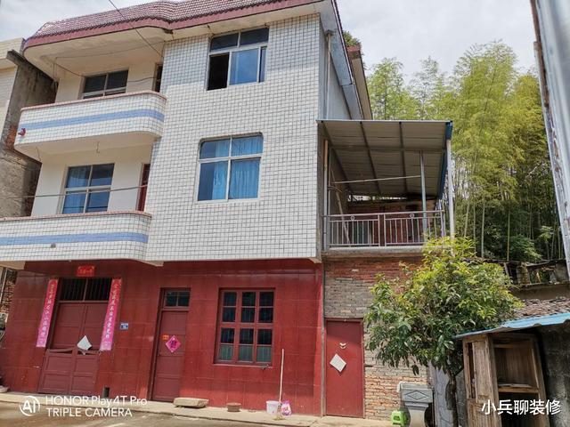 『』晒晒我家80万盖的别墅，全村第一豪华，光光一套家具就花13万！