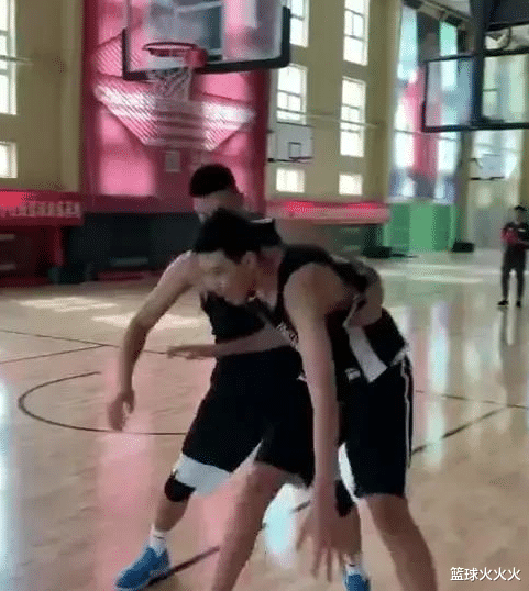 曾繁日▲曾繁日被17岁小将吊打!宏远终于等到阿联接班人,球迷:迫不及待