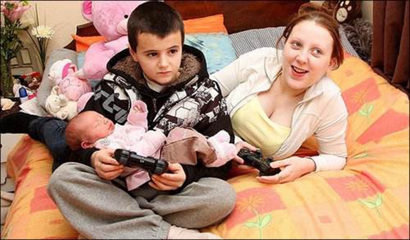 英国|曾经那个13岁当爸的英国小男孩，11年过去，现状如何？