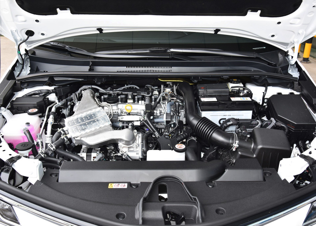 丰田卡罗拉|丰田最热销的家轿，全系标配8气囊，油耗3毛多，关键是难开坏