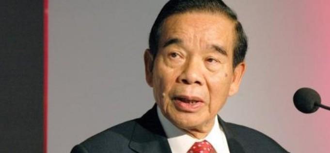 刘銮雄|5次拒绝刘銮雄的求婚，却甘愿为60岁富翁生孩子，她到底图什么？