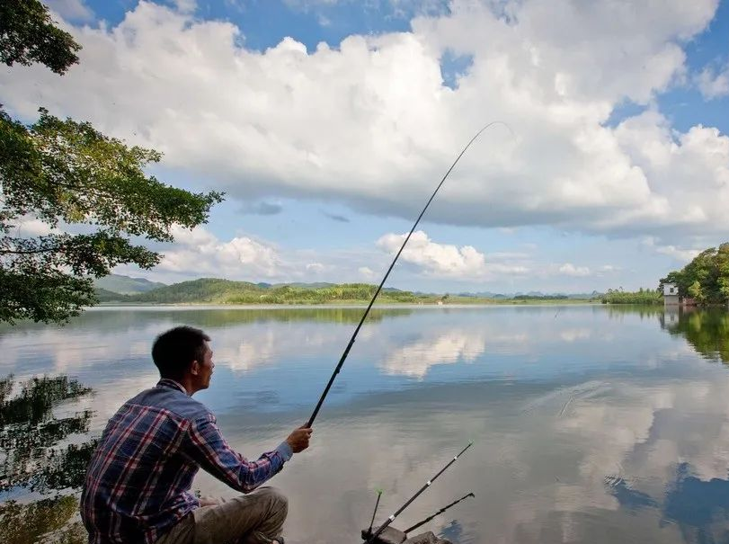 ：新手钓鱼人钓滑口鱼必学的技巧——盛世三渔